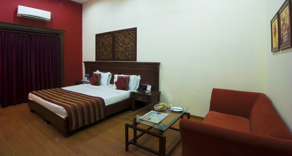 Bedroom 3, Siris 18, Delhi
