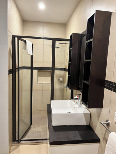 Bathroom 4, Garden Apartment, Ba
