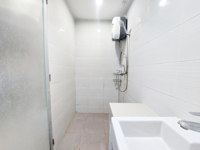 Bedroom 2, Comfort and Homey Studio Skyview Medan Apartment By Travelio, Medan
