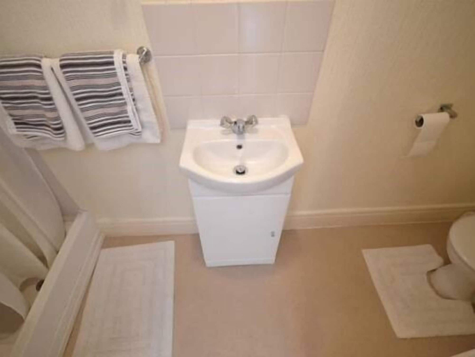 Bathroom 3, Lindholme Guest House, Pembrokeshire