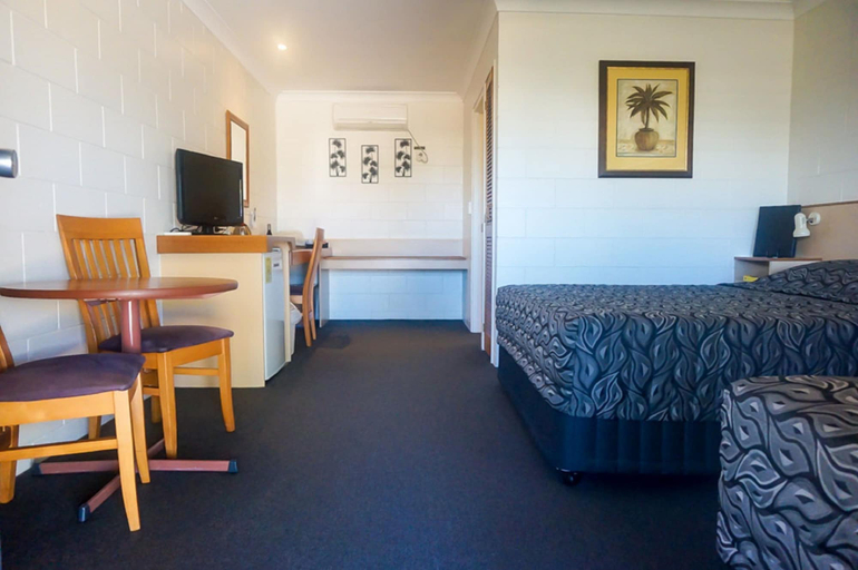 Bedroom 2, Country Ayr Motel, Burdekin