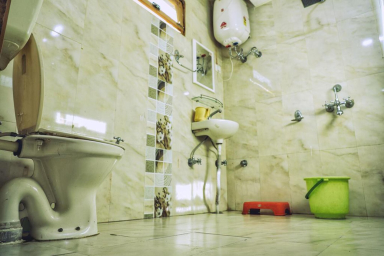Bathroom, Nomads Hostel, Kullu