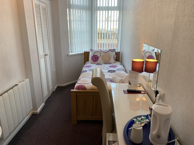 Others 5, Austins Self Service Guest House, Cardiff