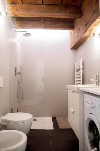 Bathroom 3, Verona For Rent Affresco, Verona