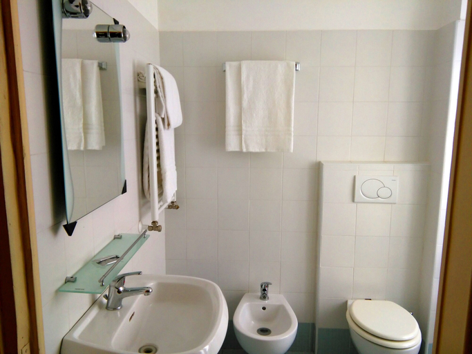 Bathroom 4, Colosseoinn, Roma