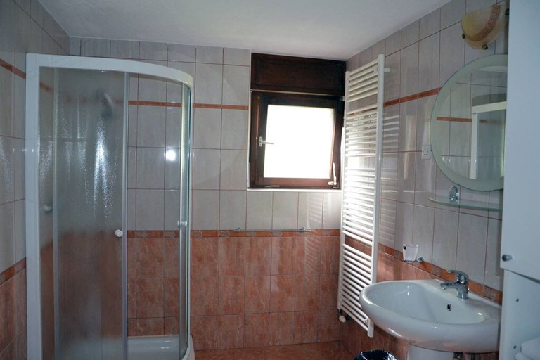 Bathroom 5, Apartments Lenardic, Bled