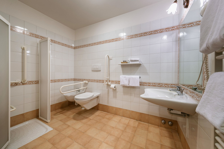 Bathroom 4, Albergo La Montanina, Belluno