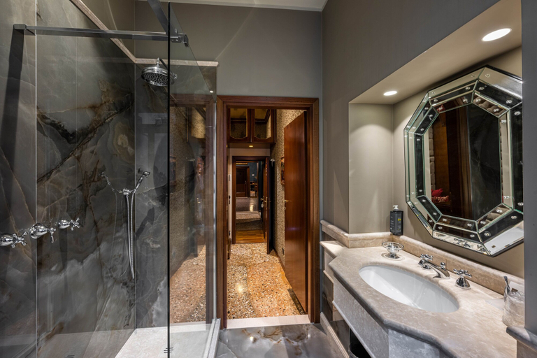 Bathroom 5, Hotel Palazzo Priuli, Venezia
