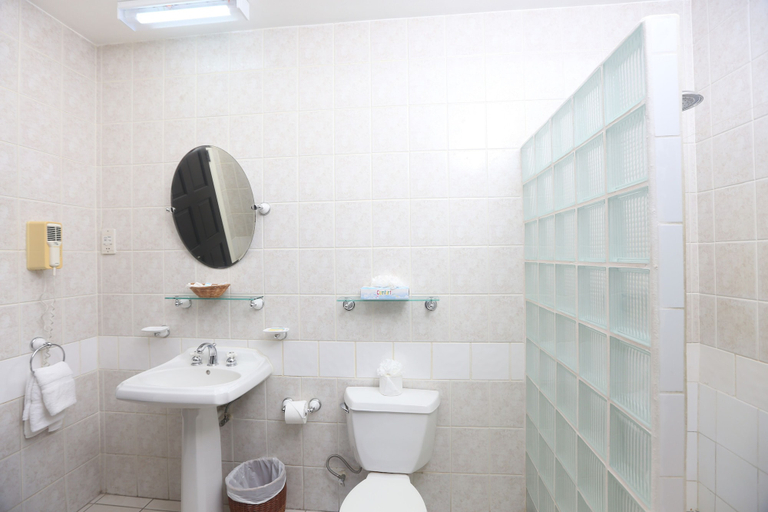Bathroom 3, Villa Beach Cottages