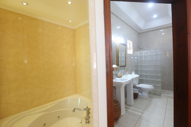 Bathroom 4, Villa Beach Cottages