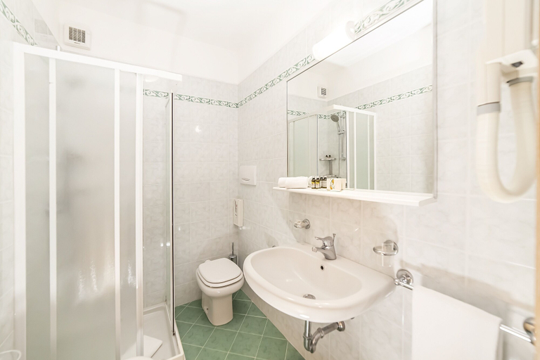 Bathroom 5, American Hotel, Udine