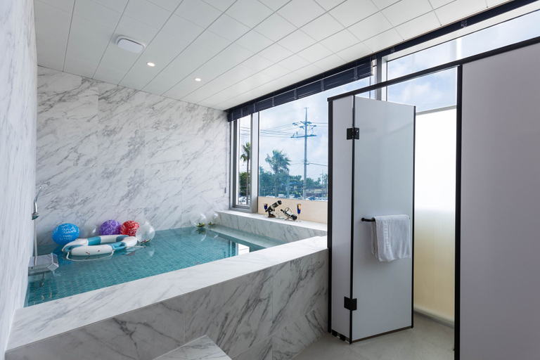 Bathroom 2, Bluespring Boutique Hotel, Jeju