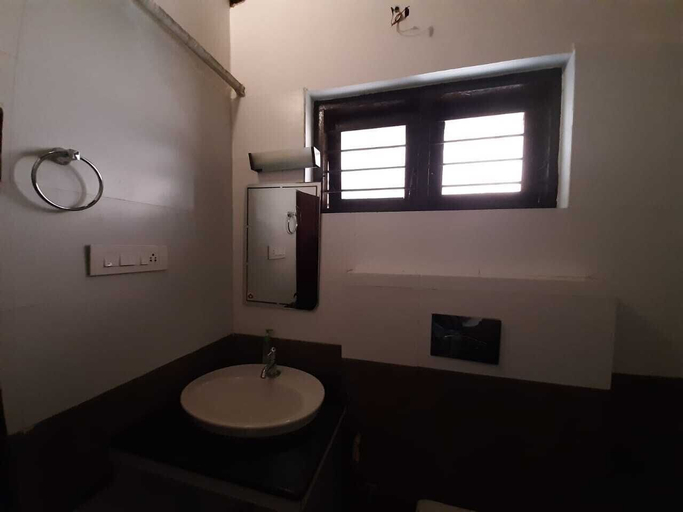 Bathroom 5, Sun View Beach Resort, Thiruvananthapuram