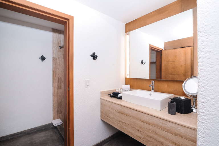 Bathroom 5, Bahia Hotel & Beach House, La Paz