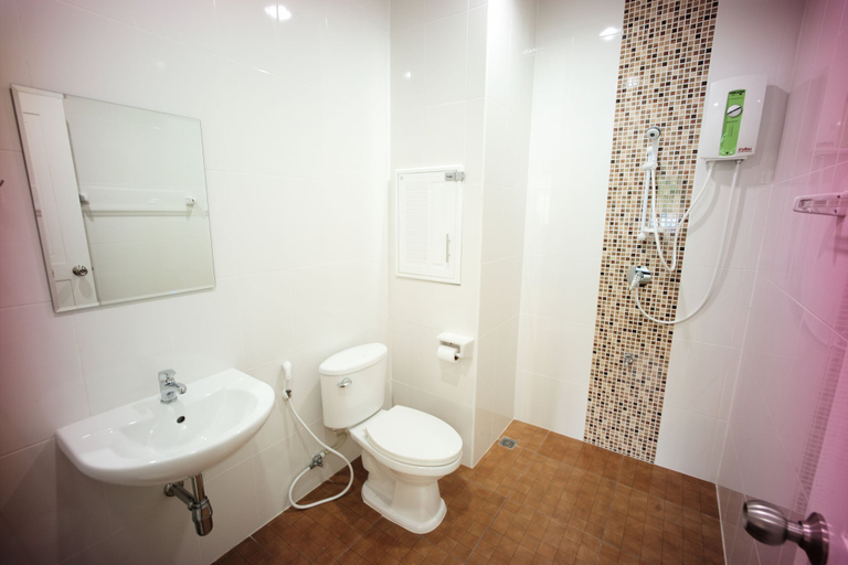 Bathroom 4, 26 Bed and Coffee, Muang Chon Buri