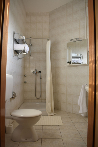 Bathroom 3, Regina Mundi, Herzegovina-Neretva