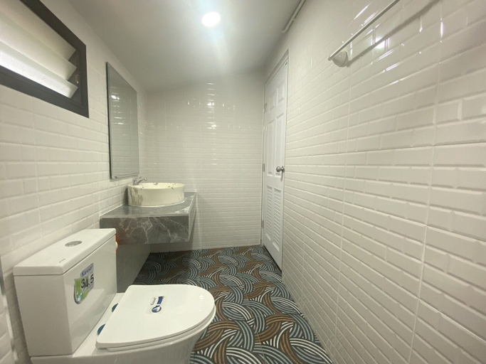 Bathroom 3, Riverside Hill Resort & Restaurant, Sai Yok