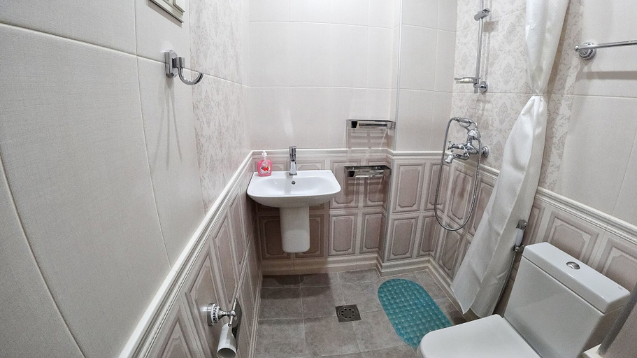 Bathroom 4, Retro Hostel, Yerevan