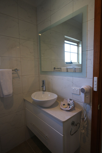 Bathroom 3, Swansea Cottages & Lodge Suites, Glamorgan-Spring Bay