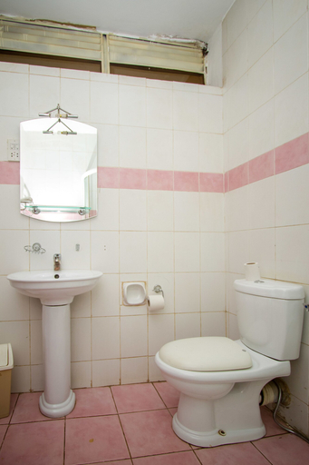 Bathroom 4, Emerald Hotel, Kampala
