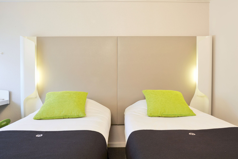 Bedroom 3, Campanile Senlis, Oise
