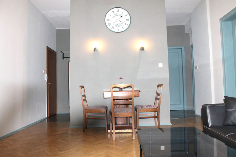 Others 5, Popa Apartment, Stolichna