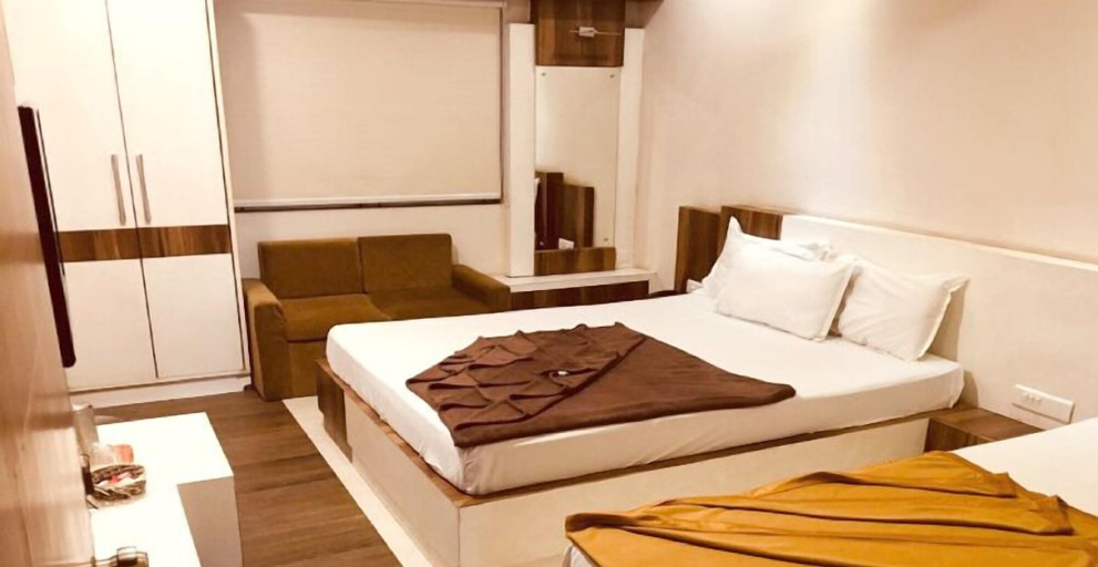 Bedroom 3, Hotel Empark, Bangalore