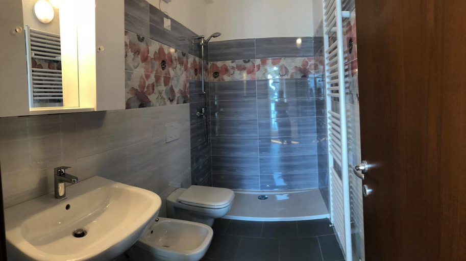 Bathroom 5, Hotel Mojito, Como