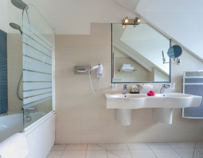 Bathroom 3, Auberge du Manet, Yvelines