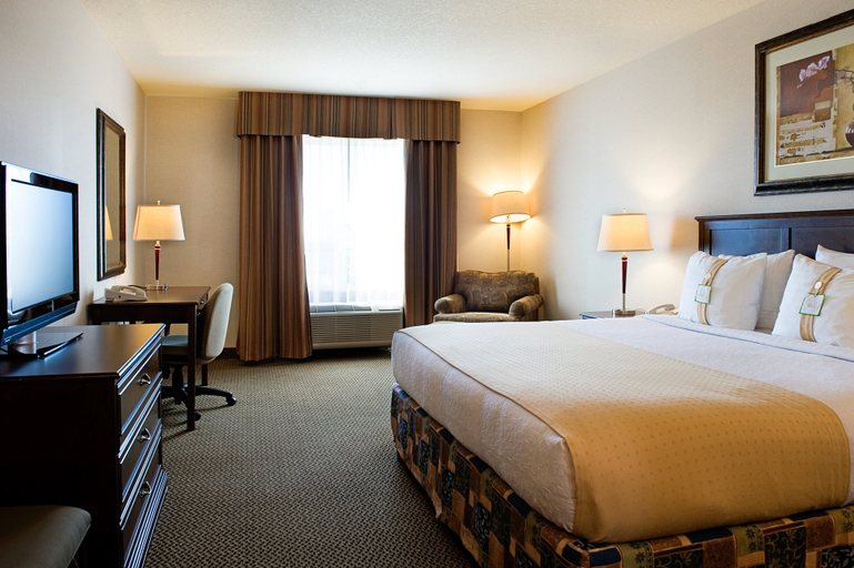 Bedroom 5, Holiday Inn & Suites WEST EDMONTON by IHG, Division No. 11