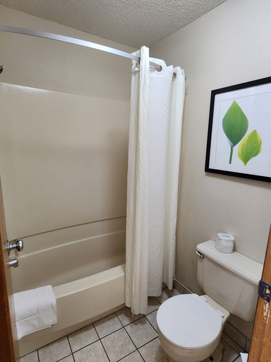 Bathroom 5, WestSpring Inn, Cuyahoga
