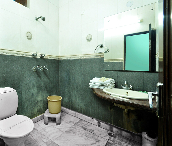 Bathroom 4, Hotel Shiva intercontinental, Delhi