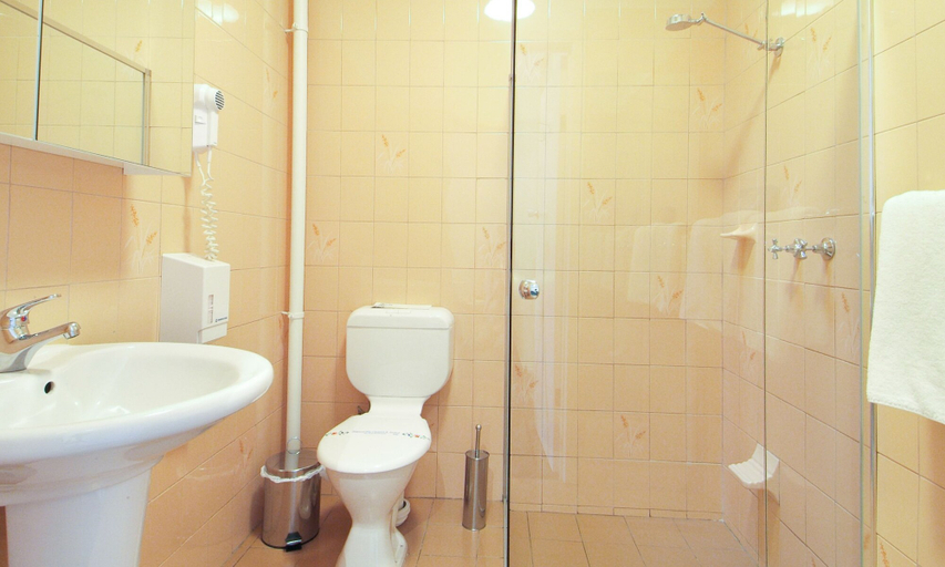 Bathroom 4, The Standpipe Golf Motor Inn, Port Augusta