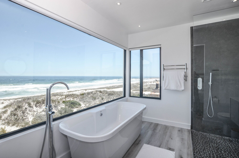 Bathroom 4, Sandbanks Villa, West Coast