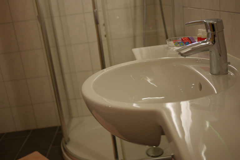 Bathroom 4, Auberge Aux Deux Sapins, Morges