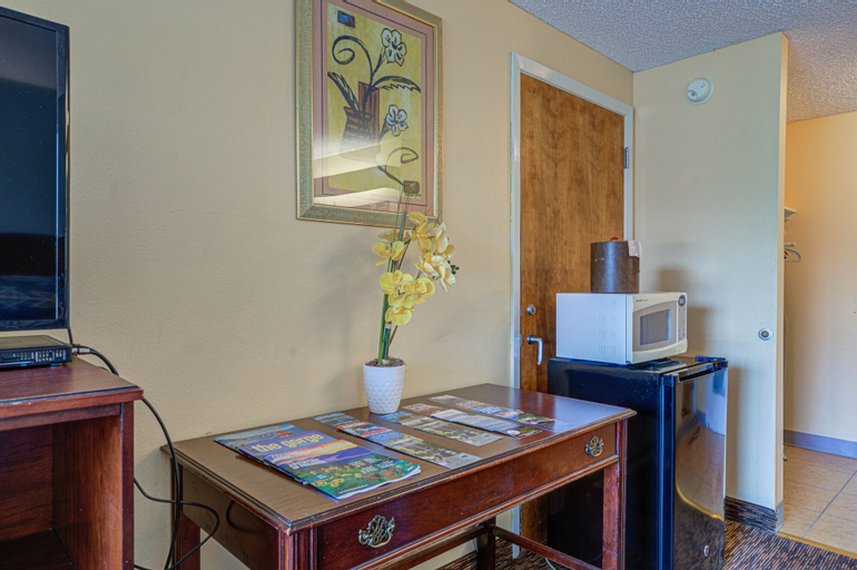 Others 4, Columbia Gorge Inn, Hood River