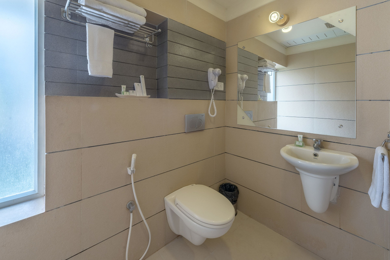 Bathroom 4, Treebo Nestlay Airport Alandur, Chennai