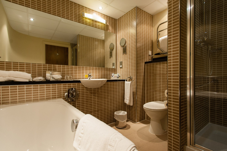 Bathroom 4, Holiday Inn DUMFRIES by IHG, Dumfries and Galloway