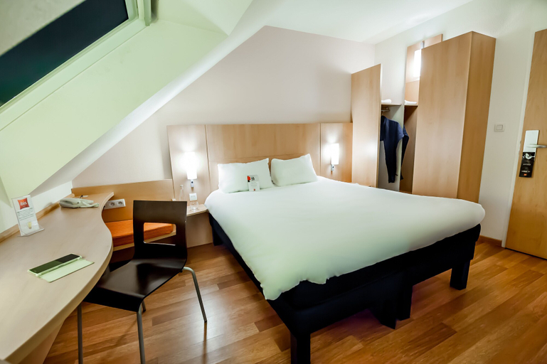 Bedroom 3, ibis Vannes, Morbihan