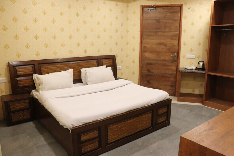 Bedroom 2, Hotel New York Plaza, Una