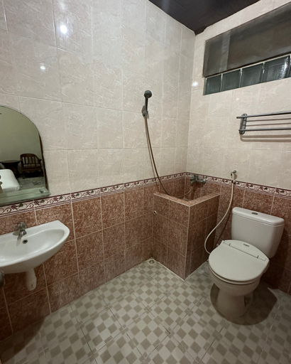 Bathroom, Hotel Winong Asri, Pati