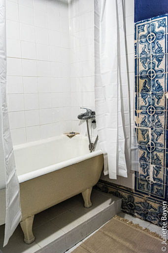 Bathroom 5, Azulejos Cais Sodré B&B, Lisbon