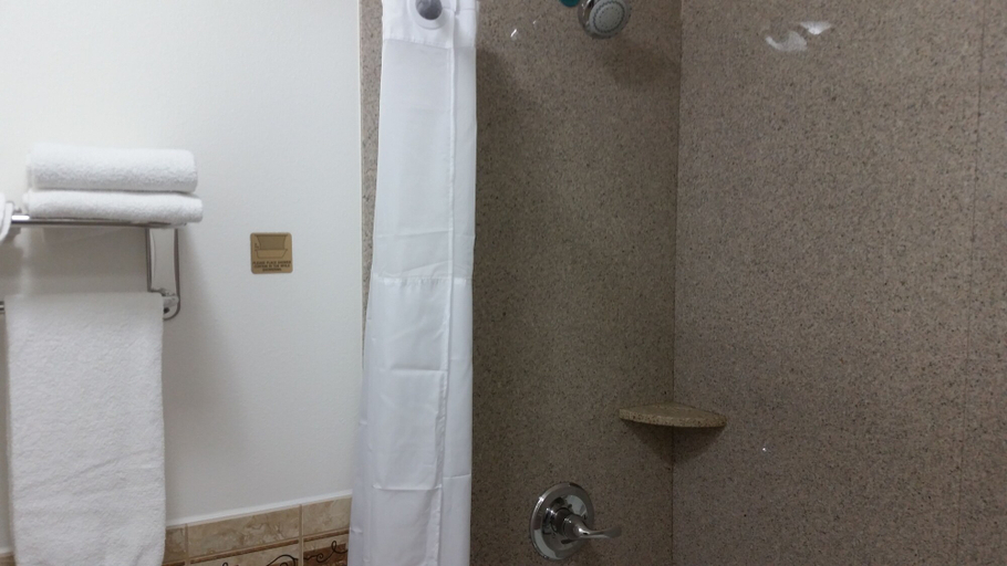 Bathroom 4, Kona Inn Motel Anaheim, Orange