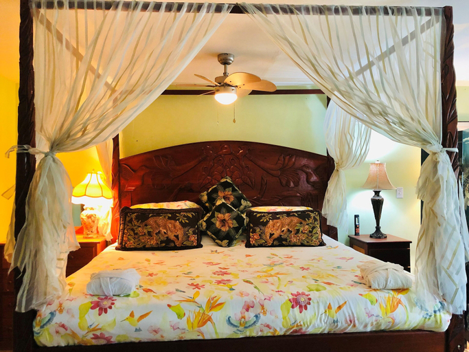 Bedroom 3, Coral Cove Inn