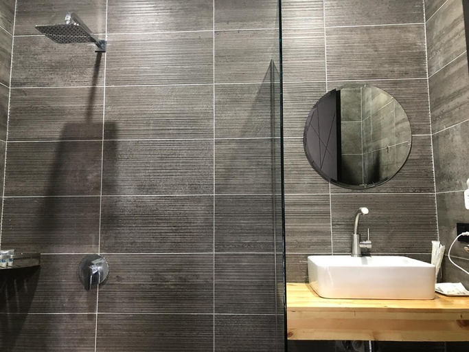 Bathroom 4, Citron Cottages, Batumi