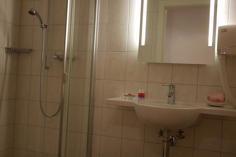 Bathroom 4, Auberge Aux Deux Sapins, Morges