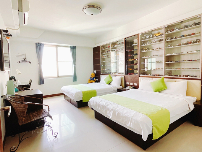 Bedroom 4, Warner Leisure Hotel, Pingtung