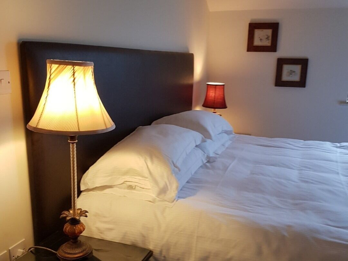 Bedroom 2, The Oak Inn Staplow, Herefordshire