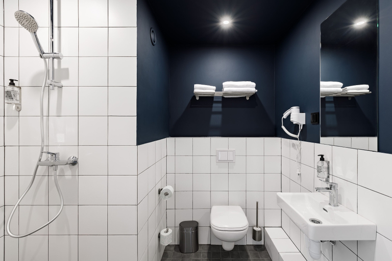 Bathroom, We&I by Vertical, Sankt-Peterburg gorsovet