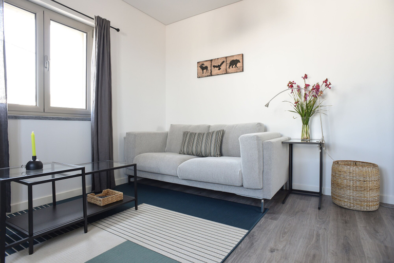 Others 5, Casas do Pinheiro, Horta